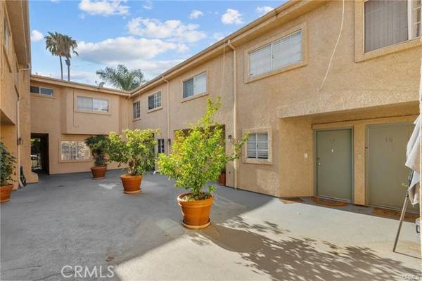 7050 Vassar Avenue #13, Canoga Park, CA 91303