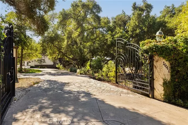 26066 Mulholland, Calabasas, CA 91302