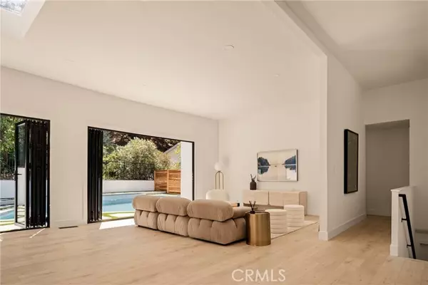 3219 Laurel Canyon Boulevard, Studio City, CA 91604