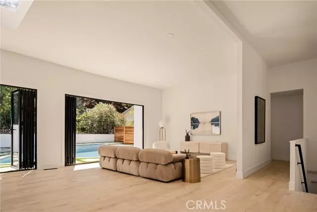 3219 Laurel Canyon Boulevard, Studio City, CA 91604