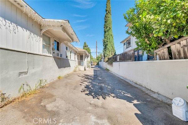 North Hollywood, CA 91601,11239 Emelita Street