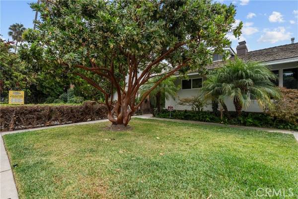 10530 Moorpark Street, Toluca Lake, CA 91602