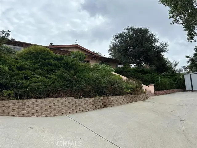 754 Via Flora Road, San Marcos, CA 92069