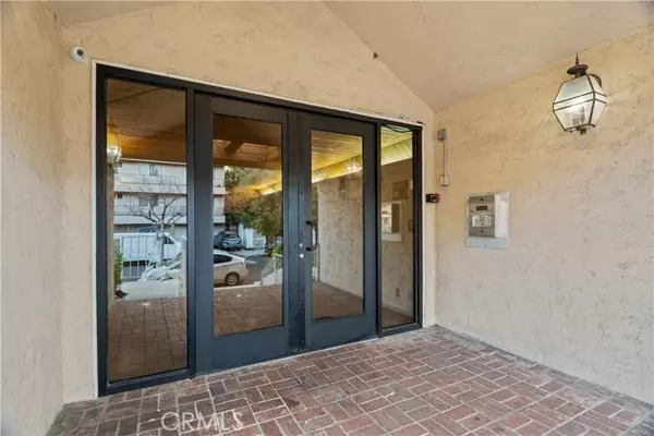 Encino, CA 91316,5135 Zelzah Avenue #201