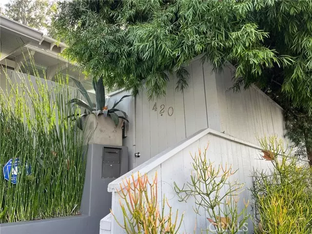 420 Entrada Drive, Santa Monica, CA 90402