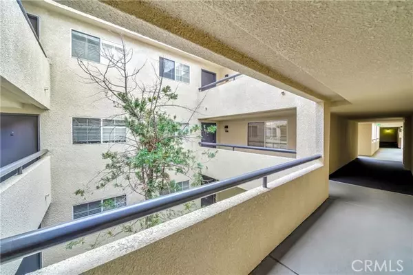 Woodland Hills, CA 91367,5520 Owensmouth Avenue #209