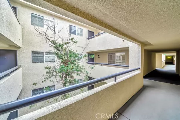 Woodland Hills, CA 91367,5520 Owensmouth Avenue #209