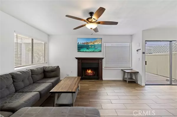 Canyon Country, CA 91351,27062 Crossglade Avenue #3