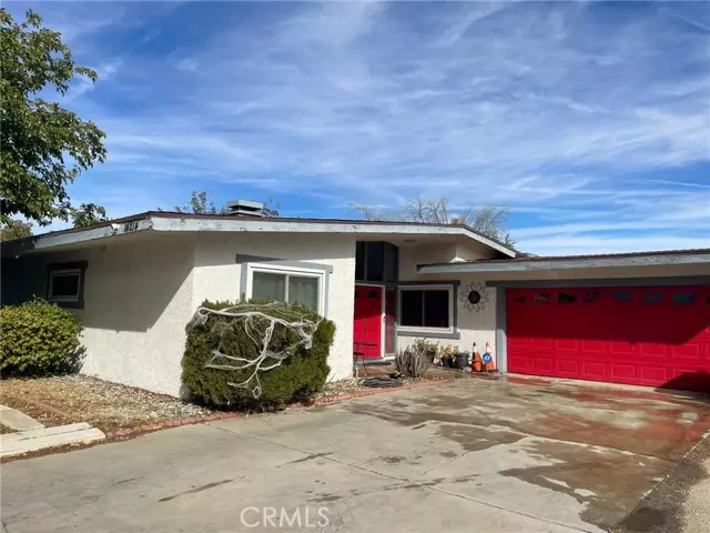 14214 Canterbury Drive, Victorville, CA 92395