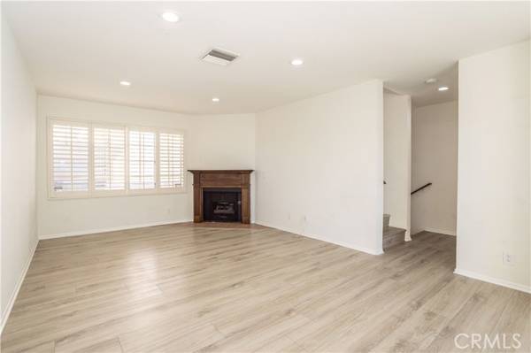 7658 Topanga Canyon Boulevard #101, Canoga Park, CA 91304