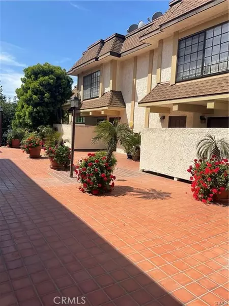 5404 Quakertown Avenue #1, Woodland Hills, CA 91364