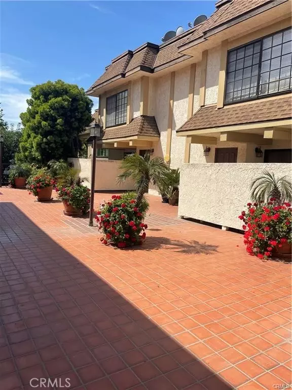 5404 Quakertown Avenue #1, Woodland Hills, CA 91364