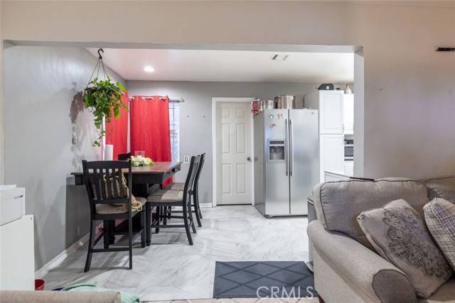 Canoga Park, CA 91303,22113 Cantlay Street