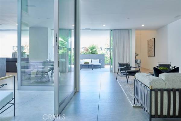 838 N Kings Road #102, West Hollywood, CA 90069