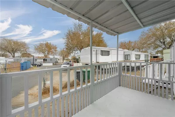 Lancaster, CA 93535,45044 28th #33