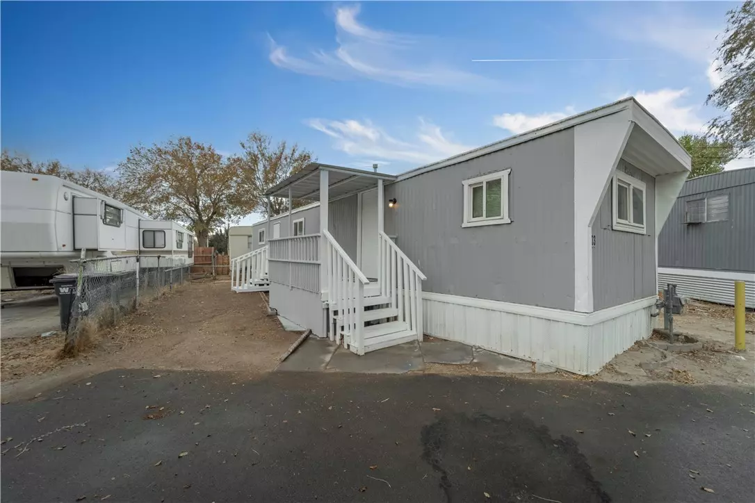 Lancaster, CA 93535,45044 28th #33