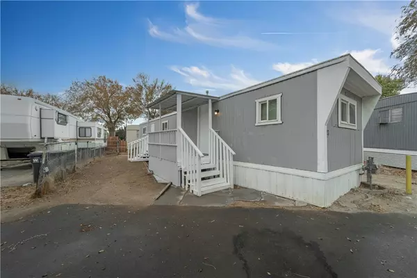 45044 28th #33, Lancaster, CA 93535