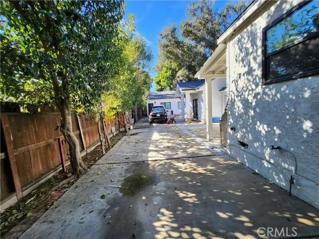 7423 Owensmouth Avenue, Canoga Park, CA 91303