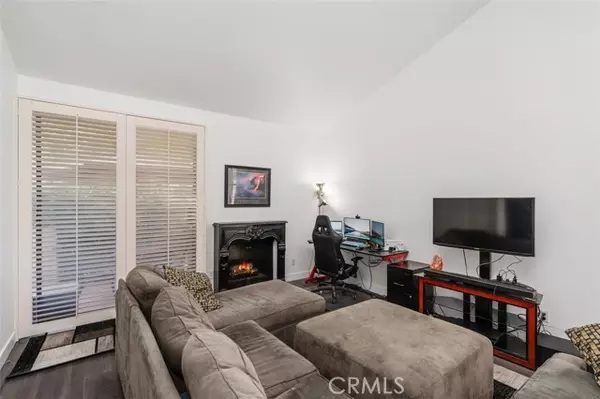 Woodland Hills, CA 91367,6121 Shoup Avenue #34