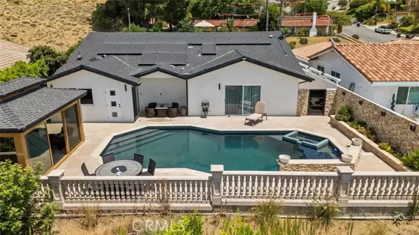 Burbank, CA 91504,2907 Rolling Ridge Drive