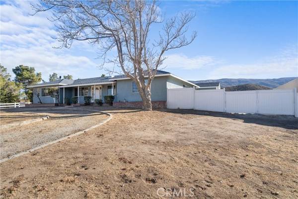 8600 Vientos Drive,  Leona Valley,  CA 93551