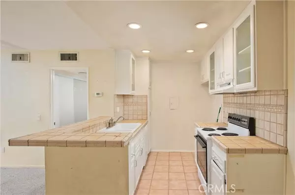 Valencia, CA 91355,23515 Lyons Avenue #228