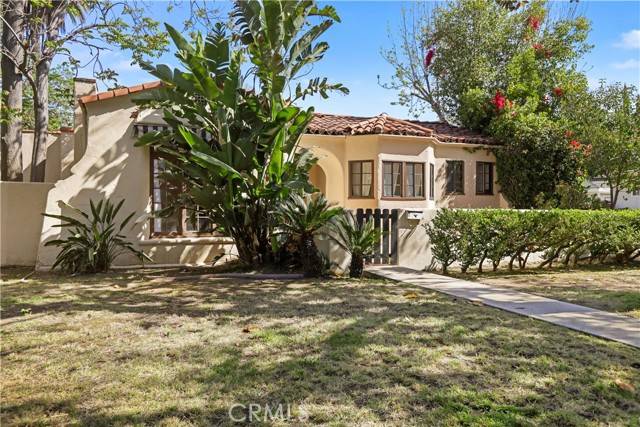 13501 Chandler Boulevard, Sherman Oaks, CA 91401