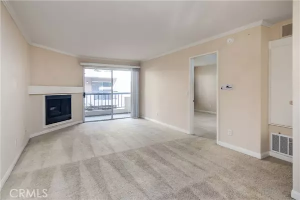 Woodland Hills, CA 91367,5500 Owensmouth Avenue #216