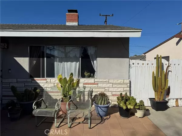 21851 Alamogordo Road, Saugus, CA 91350