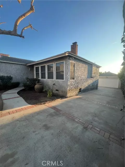 13384 Foothill Boulevard, Sylmar, CA 91342