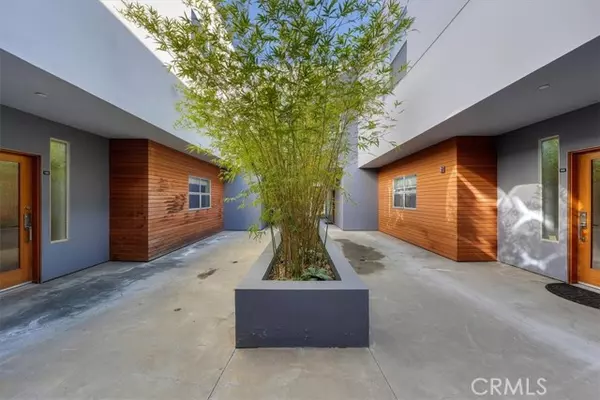 12908 Bloomfield Street #102, Studio City, CA 91604