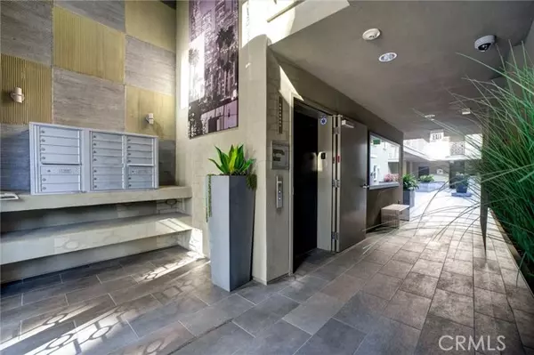 11023 Fruitland Drive #304, Studio City, CA 91604