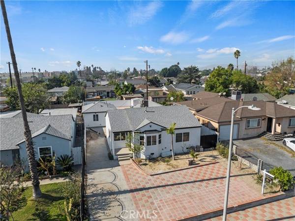 7713 Hinds Avenue, North Hollywood, CA 91605