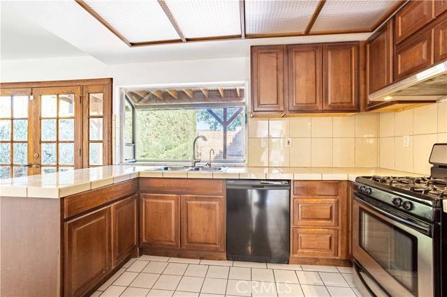 Northridge, CA 91324,18543 Kinzie Street