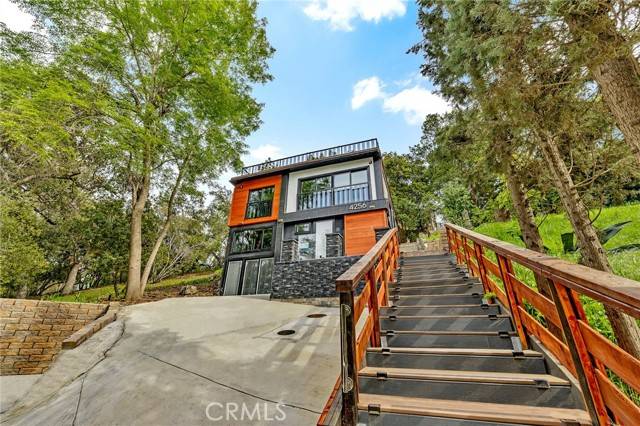 4256 Rosario Road, Woodland Hills, CA 91364