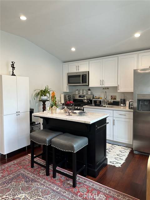 Woodland Hills, CA 91367,5545 Mason Avenue
