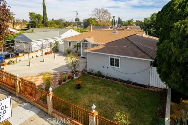 8212 Zelzah Avenue, Reseda, CA 91335