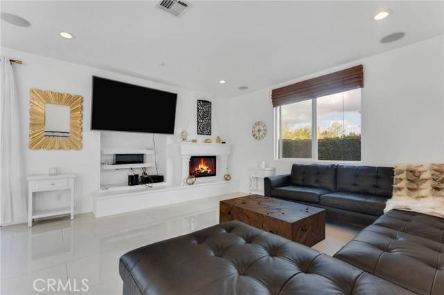 West Hills, CA 91307,6997 Sale Avenue