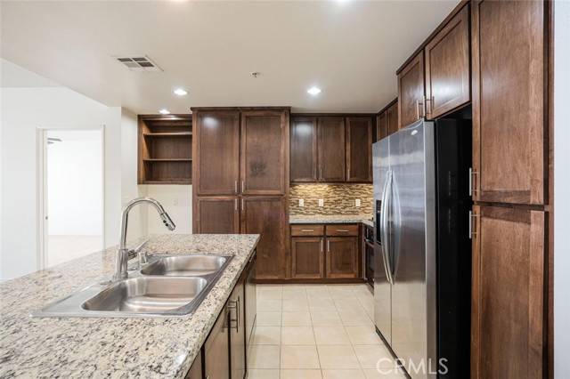 Woodland Hills, CA 91367,21301 Erwin Street #518