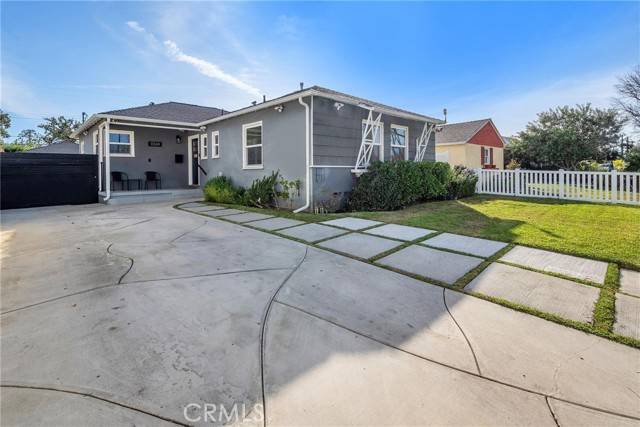 17614 Kittridge Street, Lake Balboa, CA 91406