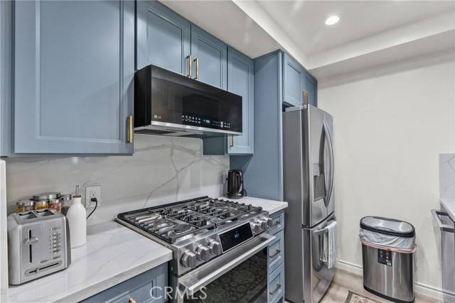 7826 Topanga Canyon Boulevard #101, Canoga Park, CA 91304