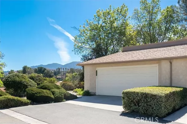 20008 Avenue Of The Oaks, Newhall, CA 91321