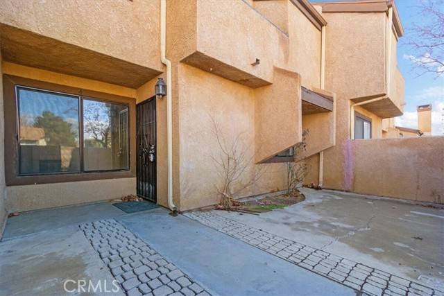 1835 E Avenue J4 #4, Lancaster, CA 93535