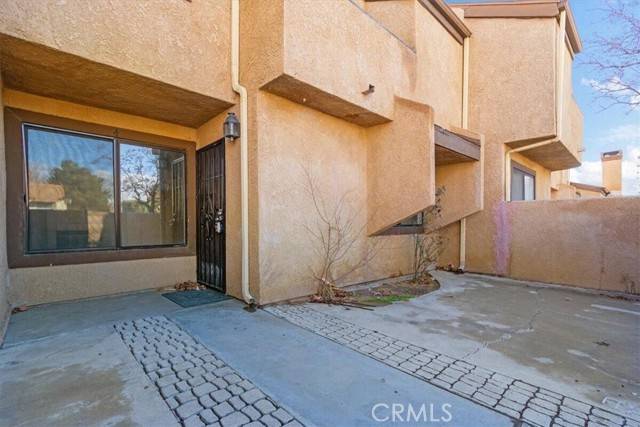 1835 E Avenue J4 #4, Lancaster, CA 93535