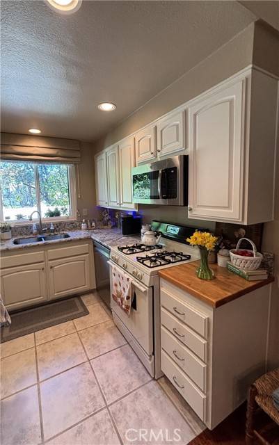 Woodland Hills, CA 91367,6225 Shoup Avenue #111