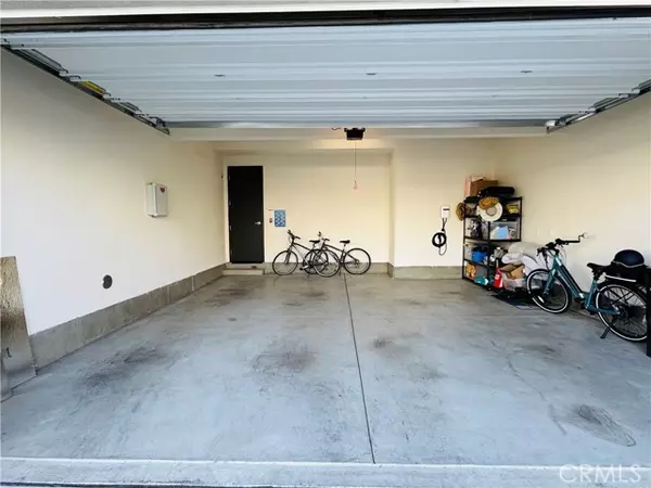 Valencia, CA 91381,26958 Sandbar Willow Place #301