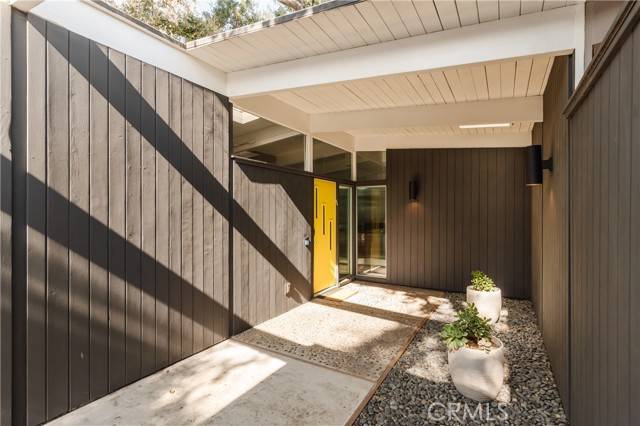 Sherman Oaks, CA 91423,13233 Addison Street