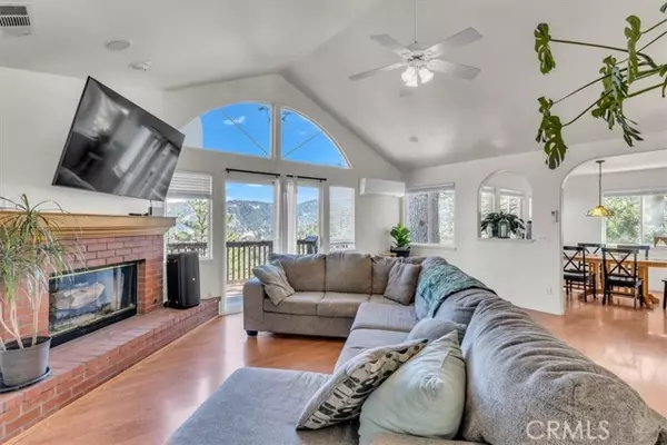 23866 Lakeview Drive, Crestline, CA 92325