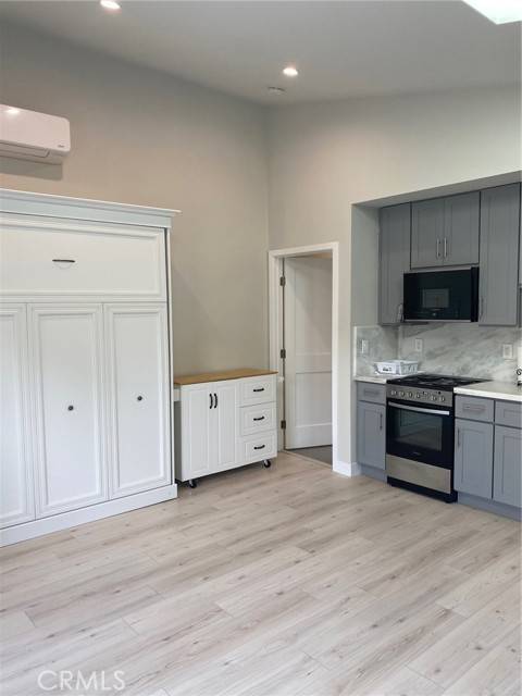 Woodland Hills, CA 91367,6141 Rod Avenue