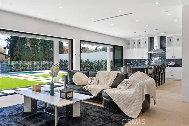 Encino, CA 91316,5012 Enfield Avenue